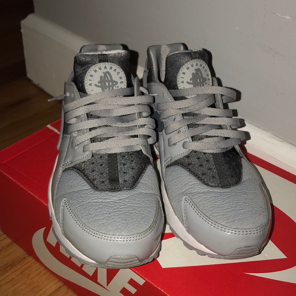 Rare gray on gray on white nike air huaraches - Picture 2 of 7